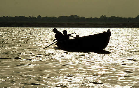 Giovani pescatori nel Gange, India.
© MichËle DÈpraz / WWF rel=